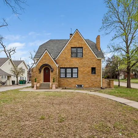 Bilbos Cottage 3 Bed 2 And A Half Bath Home In College Hill